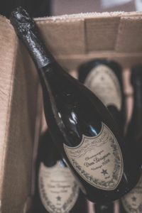 Dom Pérignon Vintage 2008 er for mange en historisk årgang. Dårligt vejr i form af regn og blæst skød forventningerne helt i bund hos Champagnehusene, men vejret vendte og gav de bedste vilkår for druerne op mod høsten. Druerne nåede det højeste kvalitetsniveau og årgang 2008 blev en årgang i verdensklasse.